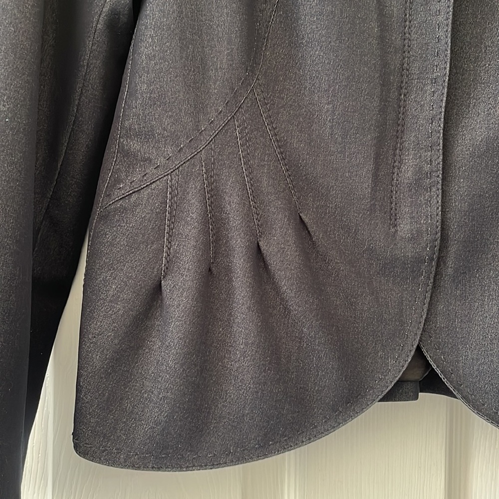 Gorgeous Tahari navy blue blazer size 10 - Picture 2 of 13
